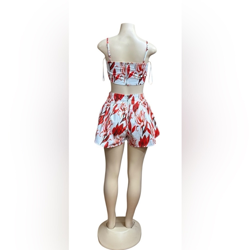 Fashion Nova.   Red and White Floral Set - Picture 4 of 10